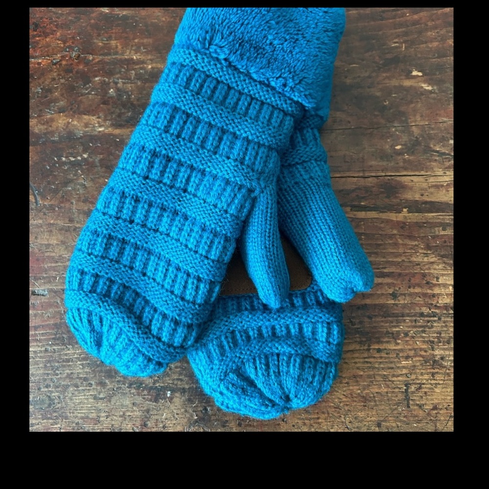 COPY - CCExclusives blue warm winter mitts